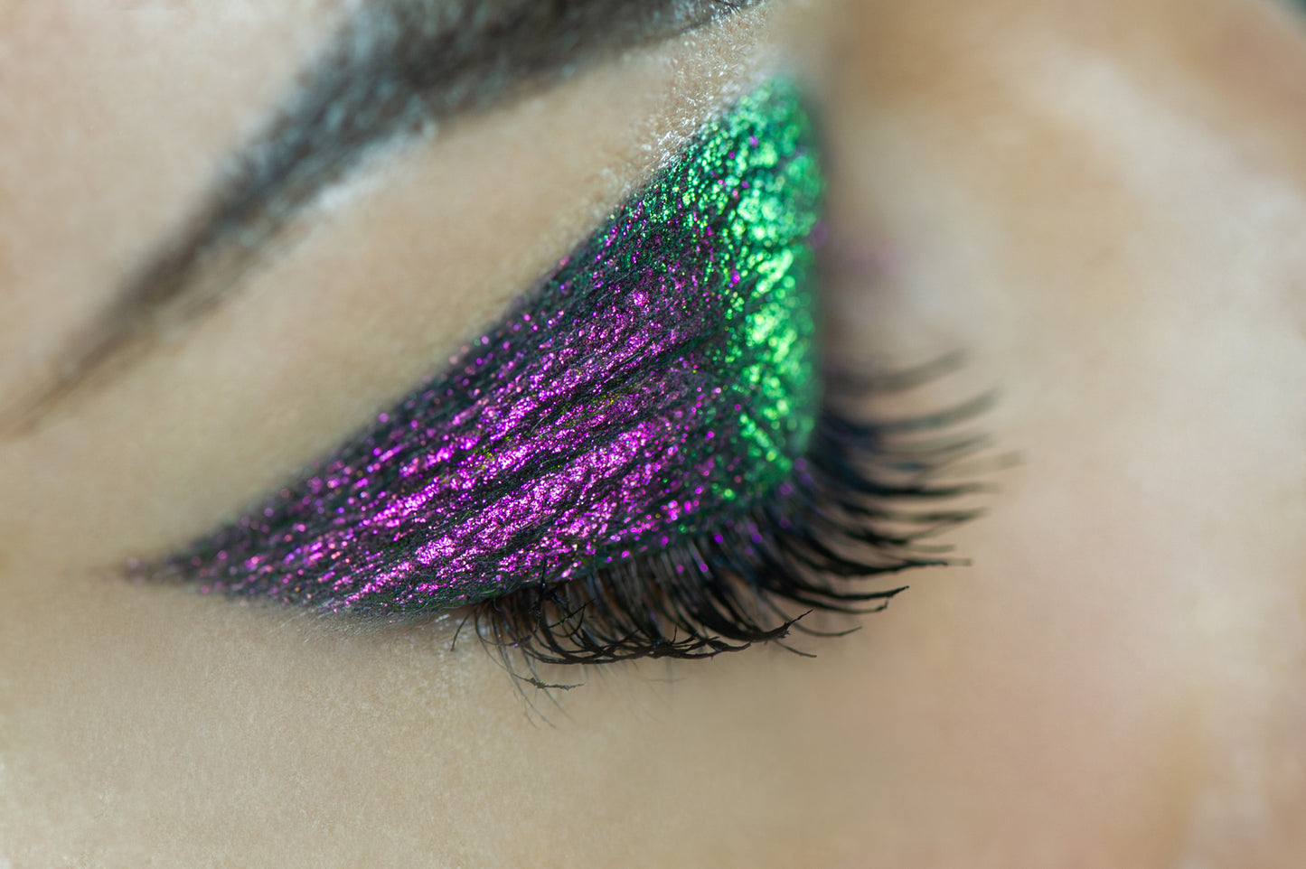 Jewel Eyes Liquid Eyeshadow Hummingbird